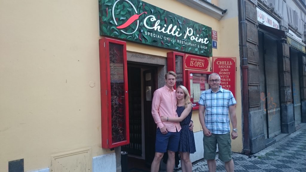En fantastsik trevlig restaurang som måste besökas när man är i Prag. En liten fin miljö med all mat gjort med Chili. Det var starkt och hett minst sagt. Uppskattas mer elelr mindre beroende på vem du frågar men konceptet var jättekul även för en mildsmakare som jag.