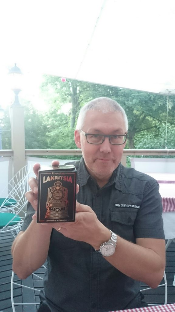 Av Tobia soch Stéphanie fick vi Lakrits från LAkritsroten. En himmelsk gåva. Johnny till ära valde de ut ett lakritståg :-)